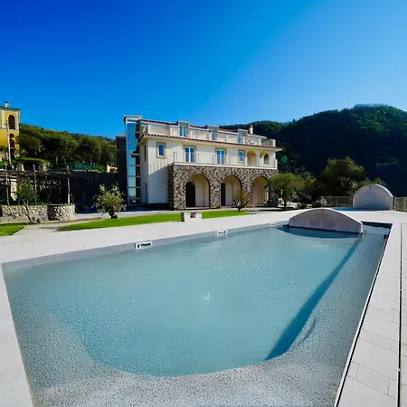 فندق مبيت وإفطار Gialisa 4*